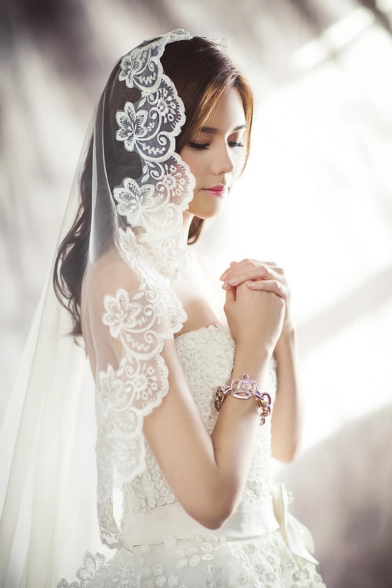 Bohemian Lace Wedding Dress